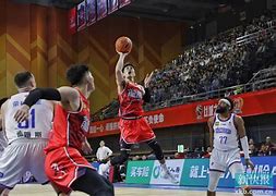 里程碑夜深圳男篮伤情更新，法国杯赛前刷纪录，话题不断，更衣室氛围转暖